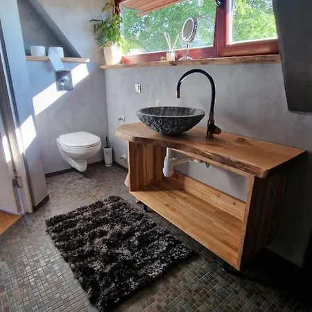 Lepiku Puhkemaja * Liiva (Saaremaa)